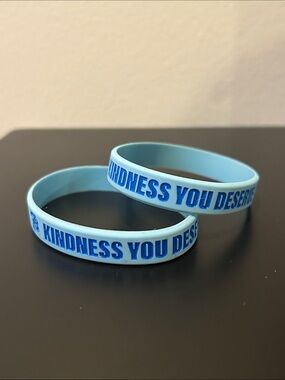 7Brew Light Blue Silicone Bracelet with 'Kindness You Deserve'